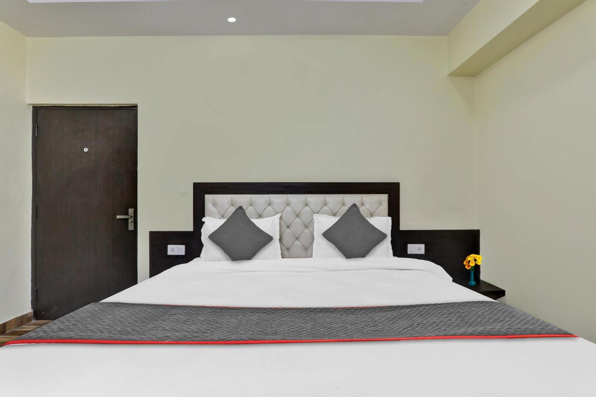 Collection O Starfield Hotell Lucknow Exteriör bild