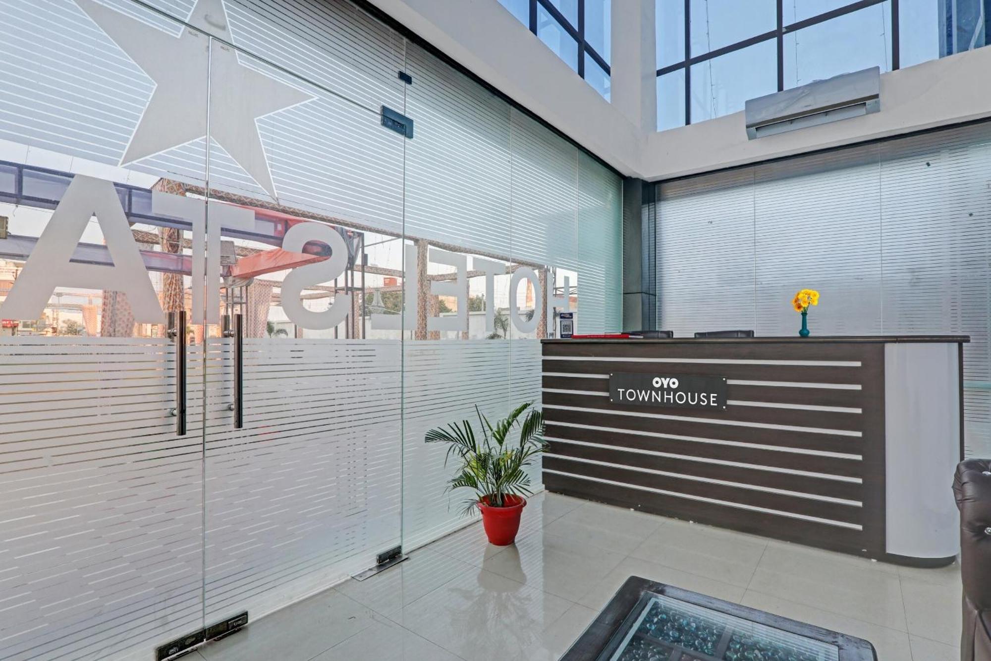 Collection O Starfield Hotell Lucknow Exteriör bild