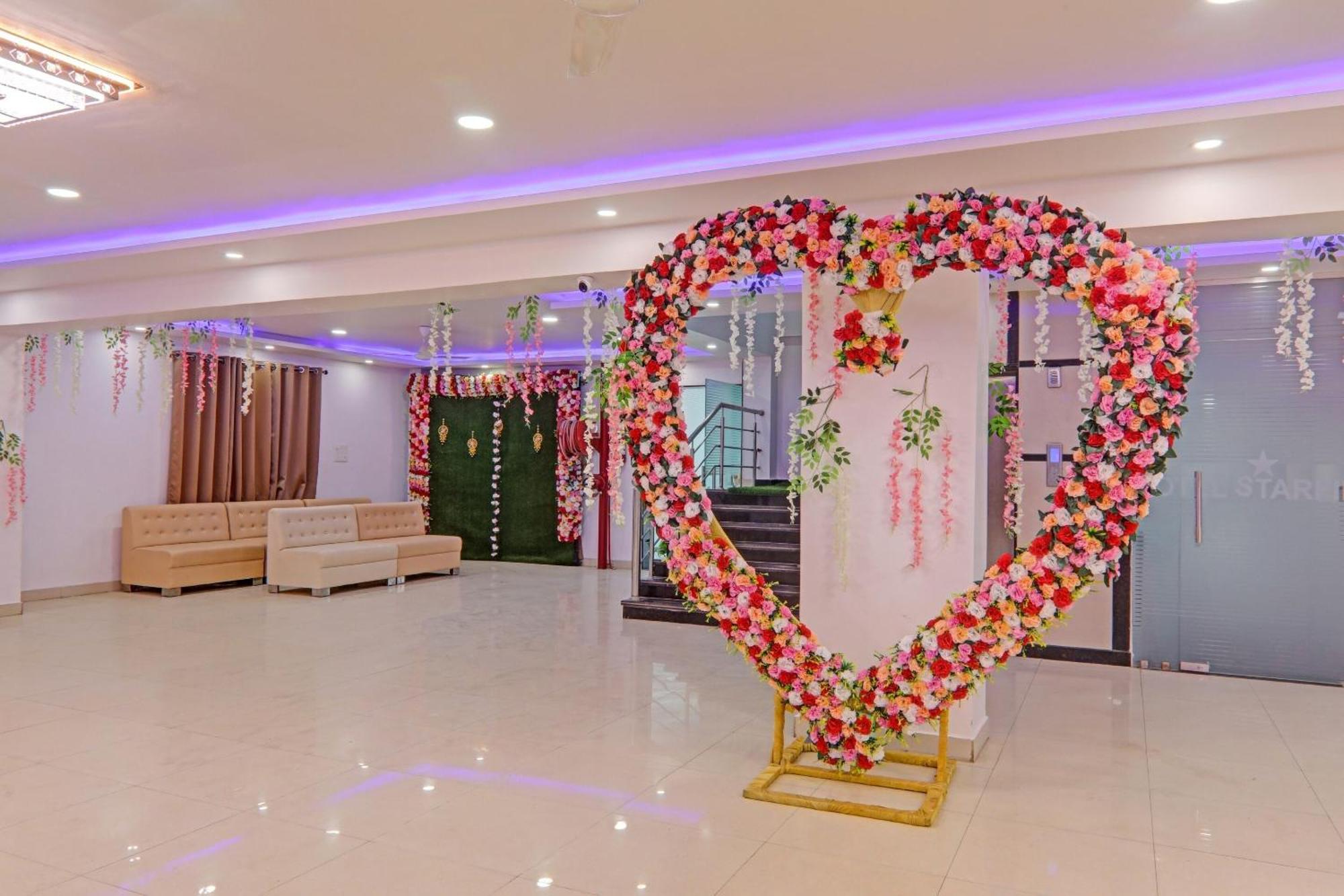 Collection O Starfield Hotell Lucknow Exteriör bild