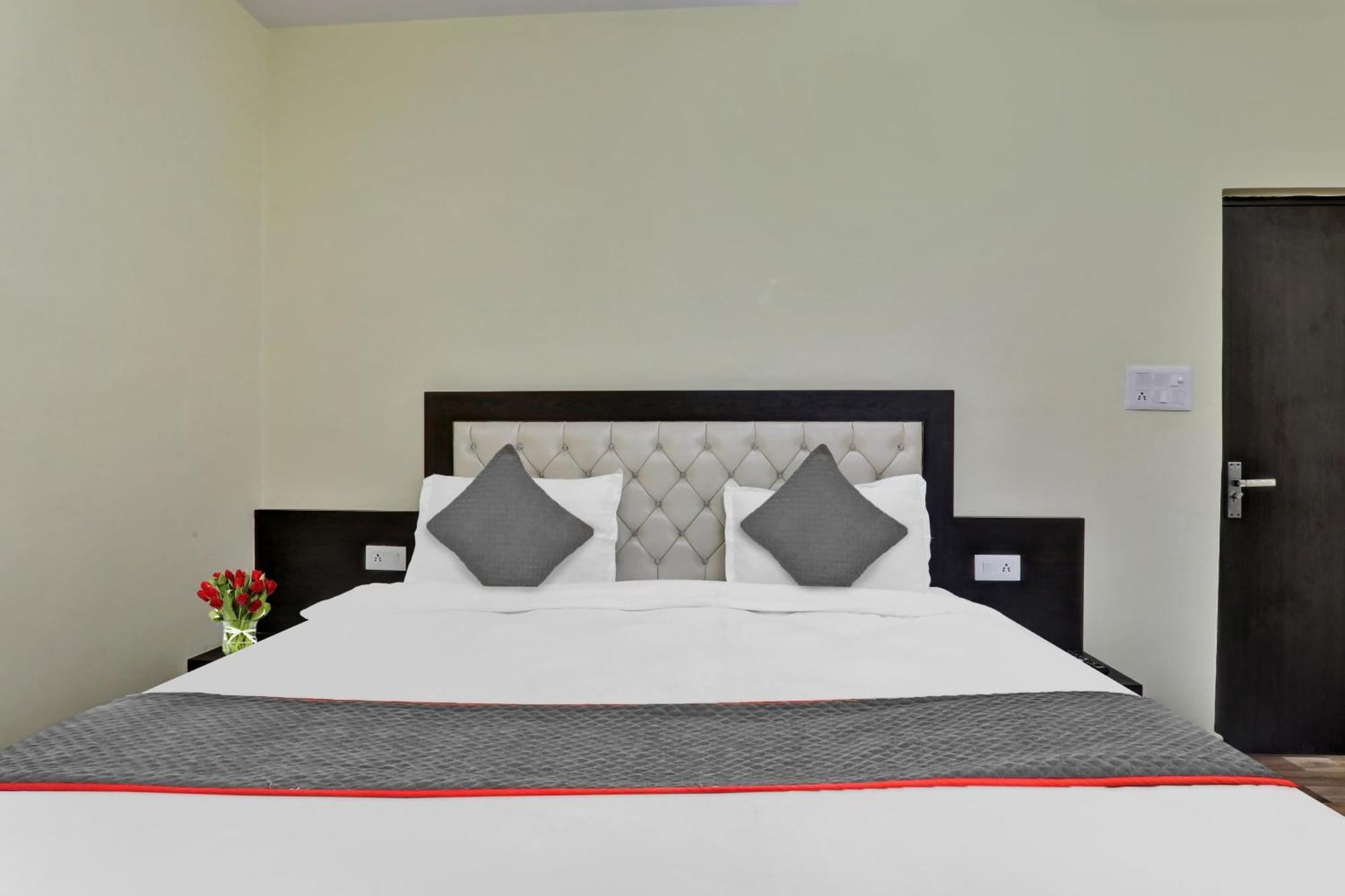 Collection O Starfield Hotell Lucknow Exteriör bild