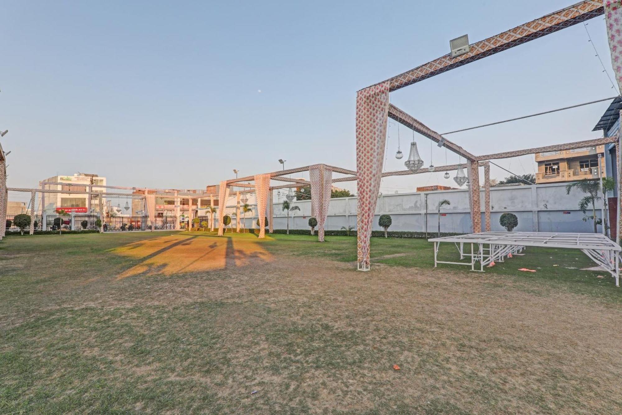 Collection O Starfield Hotell Lucknow Exteriör bild