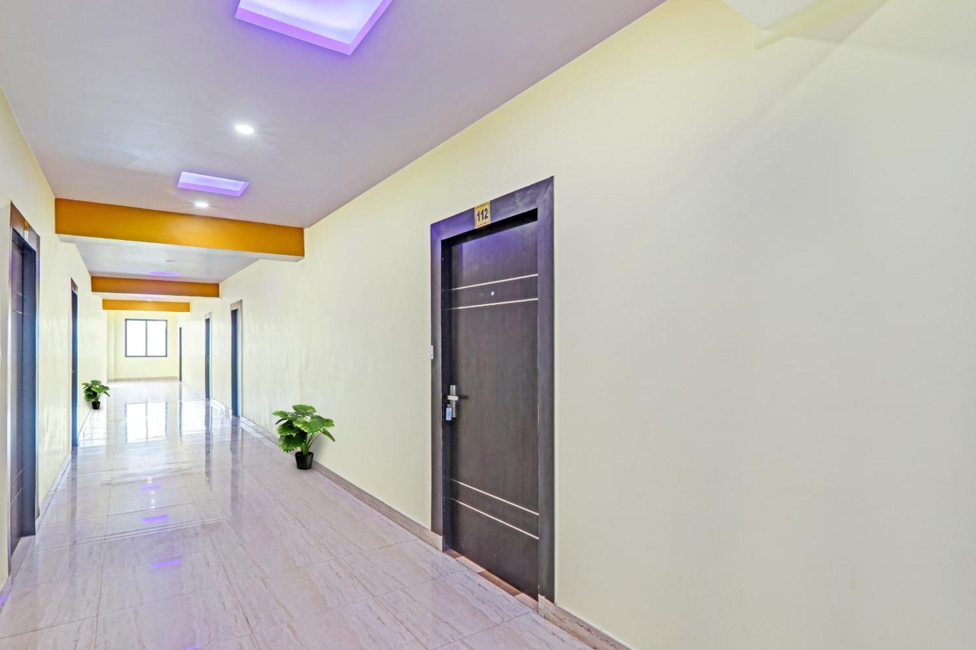 Collection O Starfield Hotell Lucknow Exteriör bild